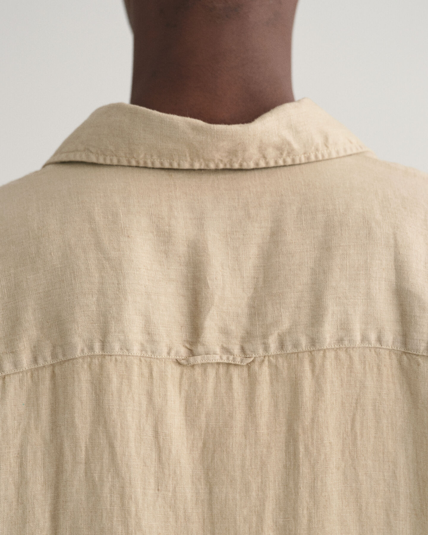 Camisa Relaxed Fit de manga corta y lino te&ntilde;ido en prenda