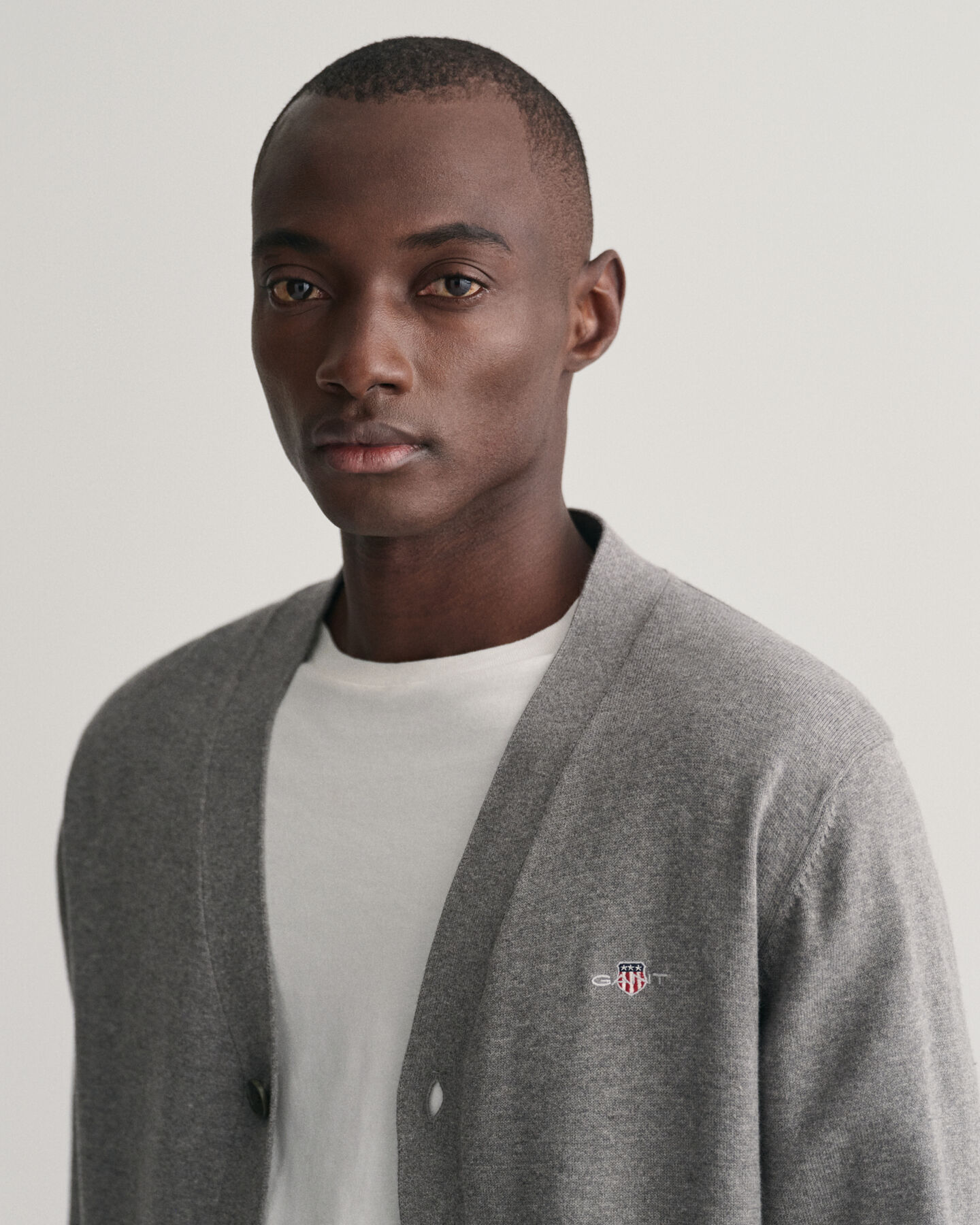 Cárdigan clásico de algodón con cuello de pico