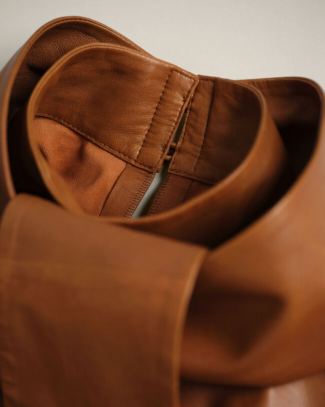 Camisa Wrangler x GANT de piel con lazo