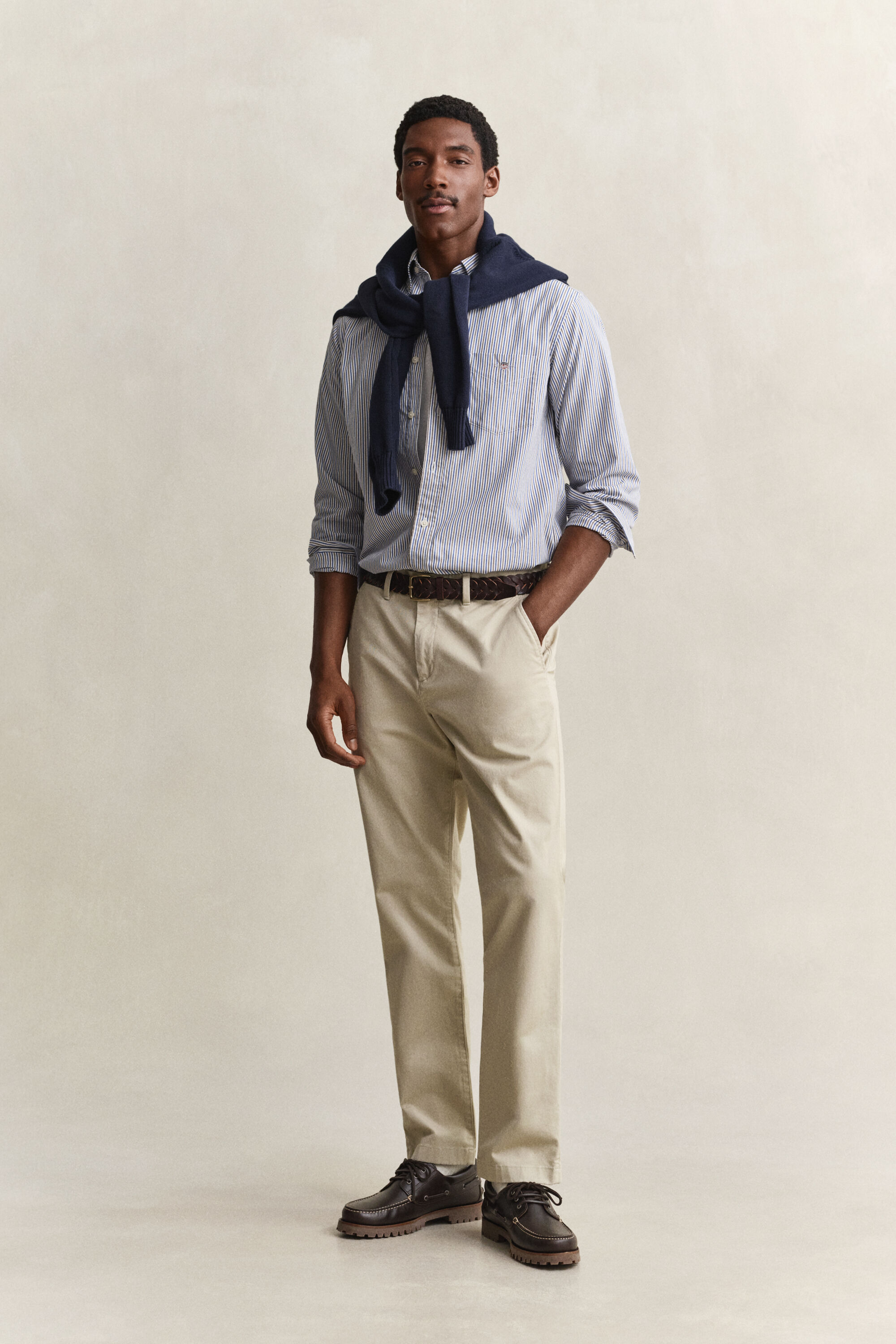 Pantalones chinos Regular Fit clásicos
