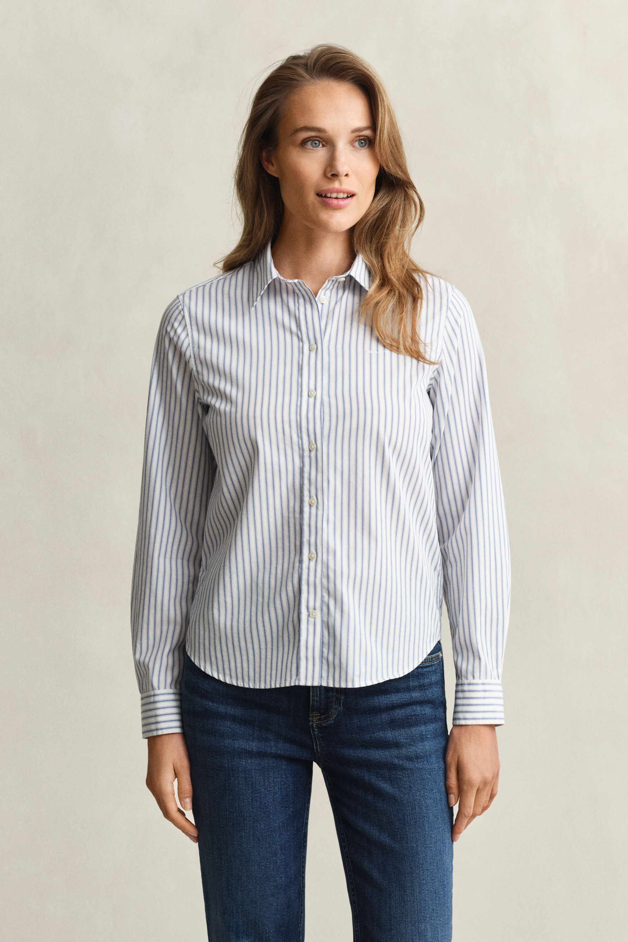 Camisa Regular Fit de popelina a rayas