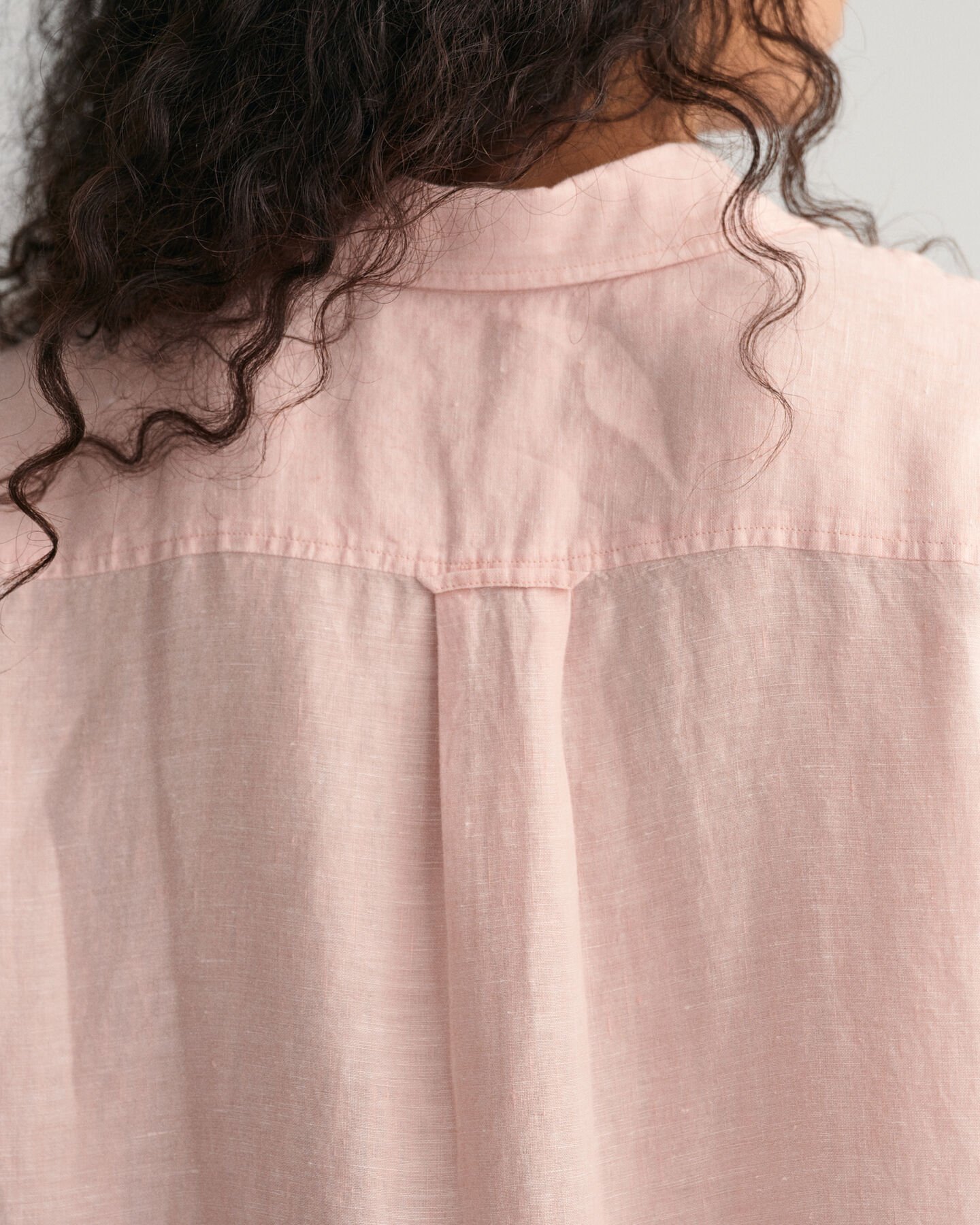 Camisa Regular Fit de cambray de lino con media manga