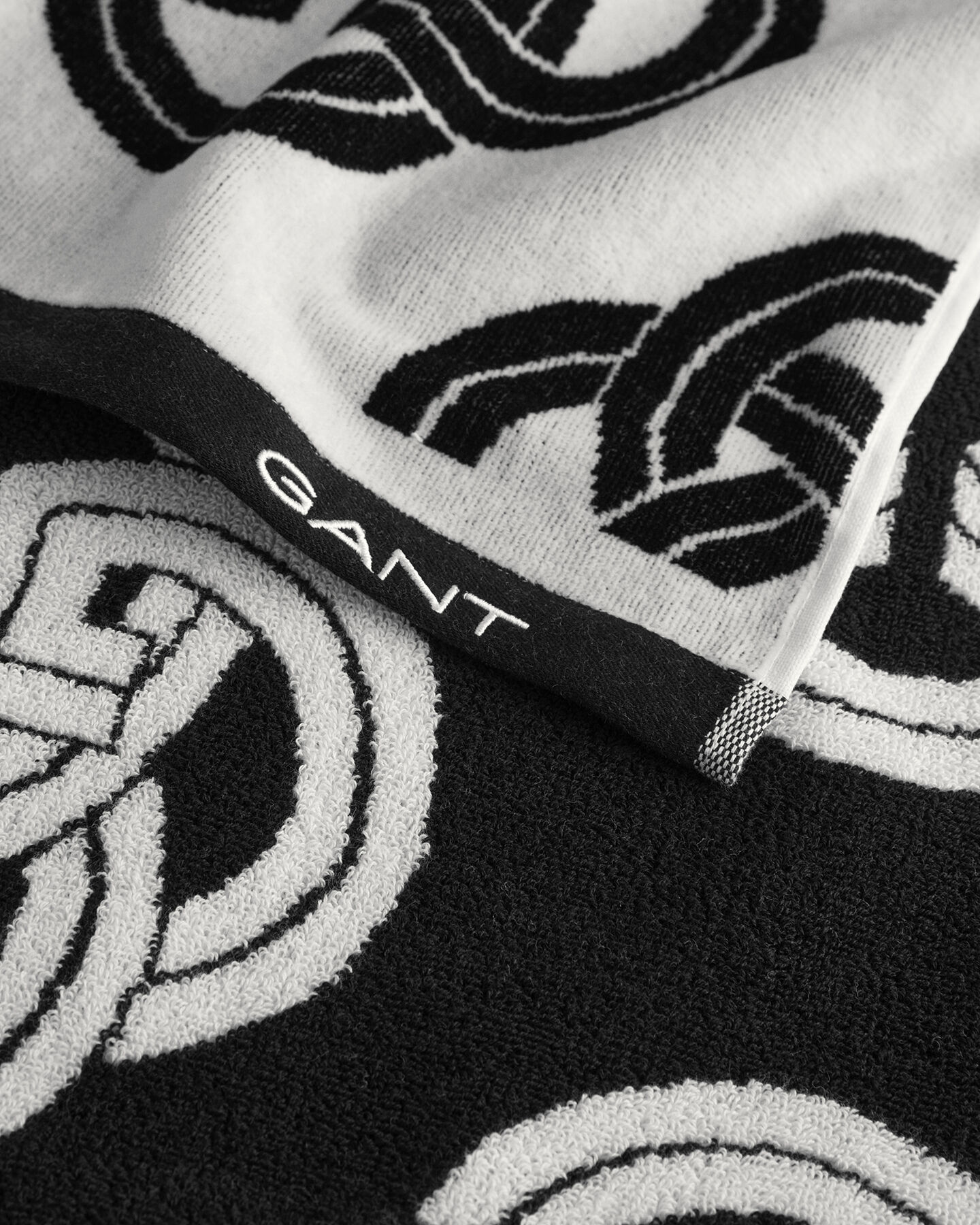 Toalla de playa con estampado Monogram