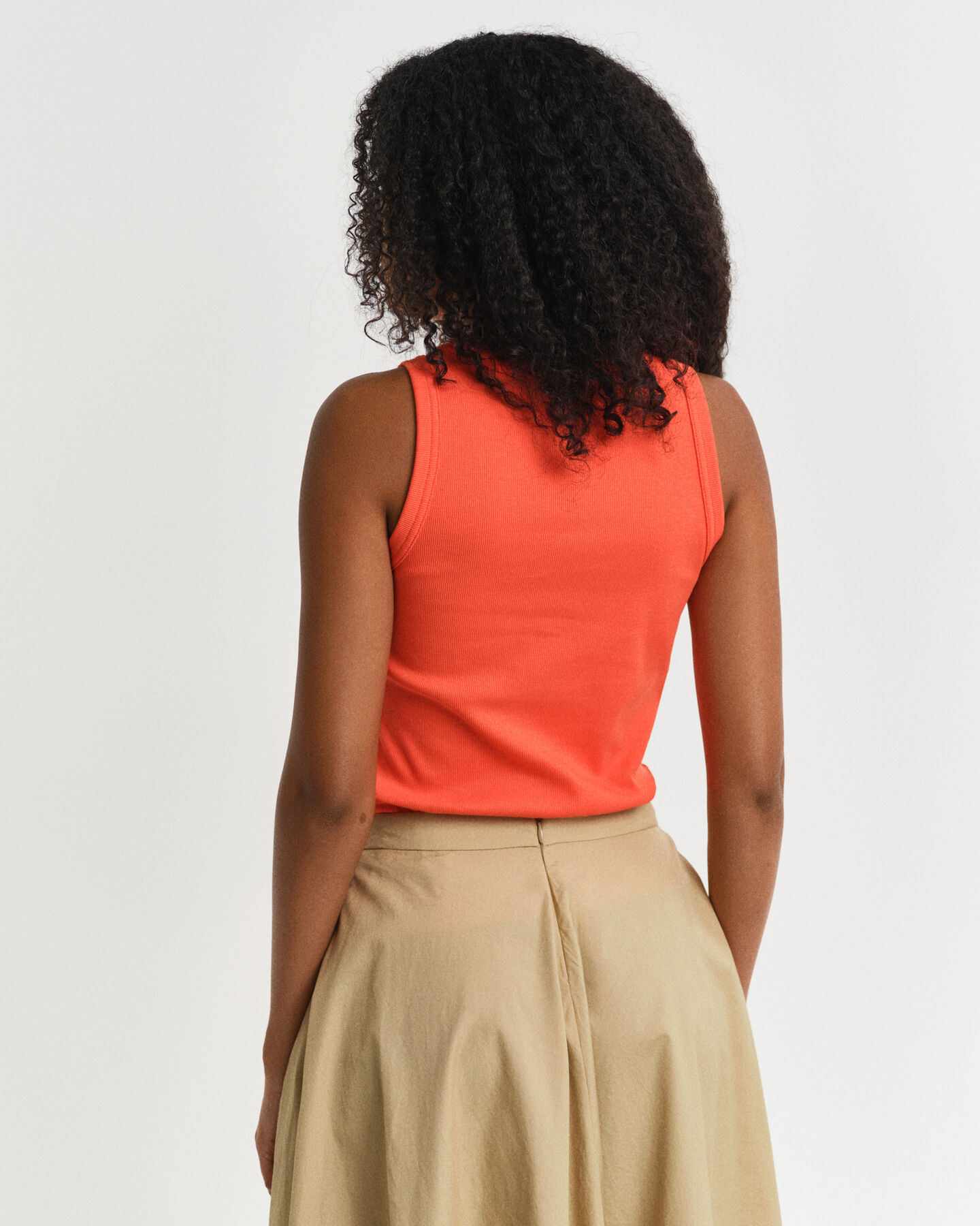 Camiseta de tirantes acanalada con cuello alto