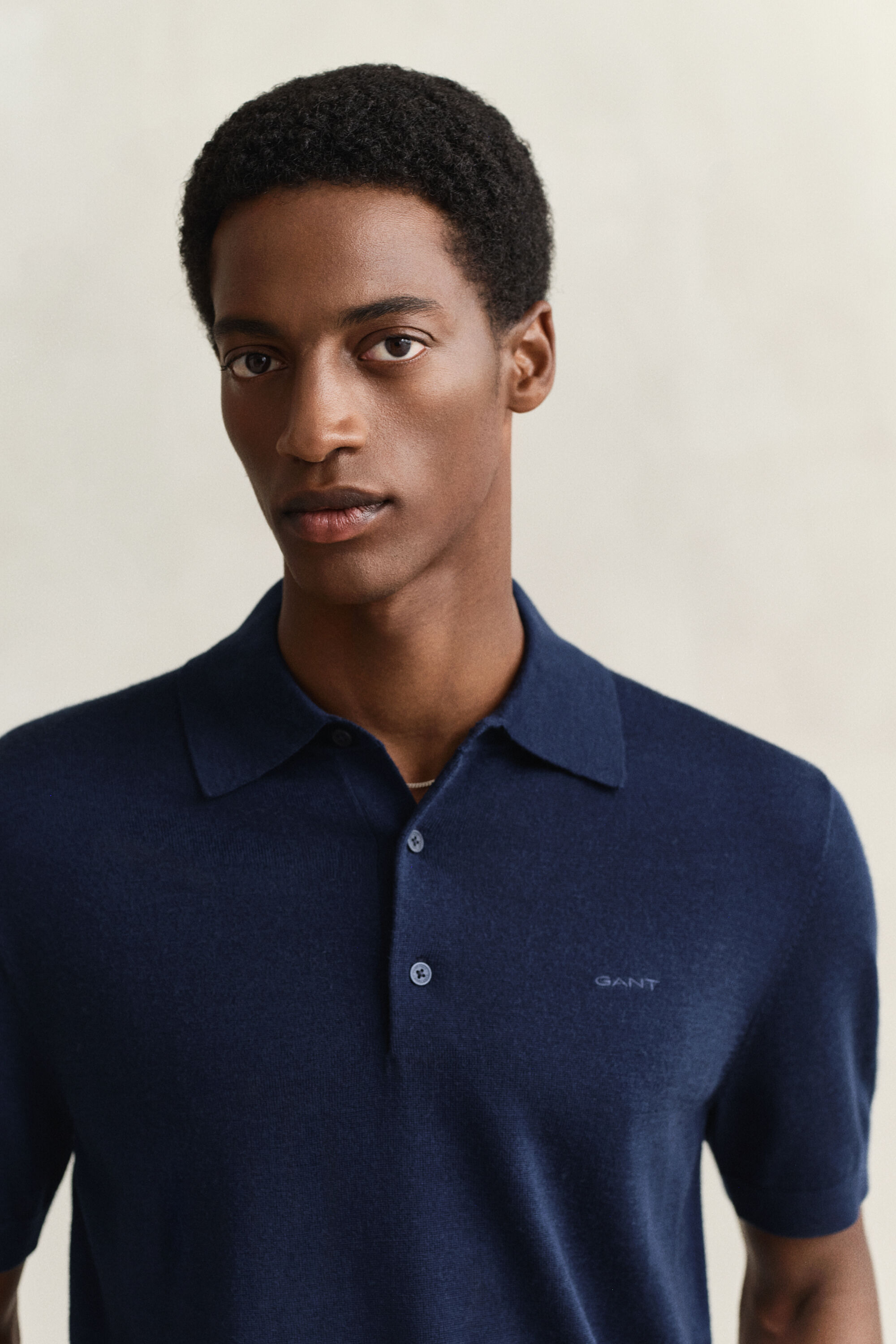 Jersey tipo polo de manga corta de lana merino extrafina