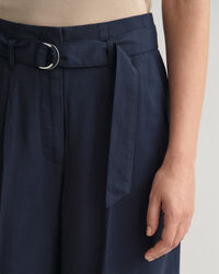 Pantalones tobilleros de pernera ancha con cintur&oacute;n