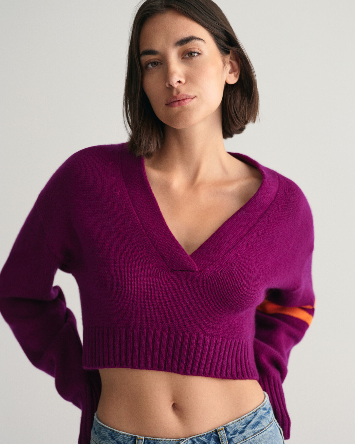 Jersey corto con cuello de pico de cachemir