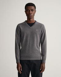 Jersey de cuello de pico en lana de oveja muy fina