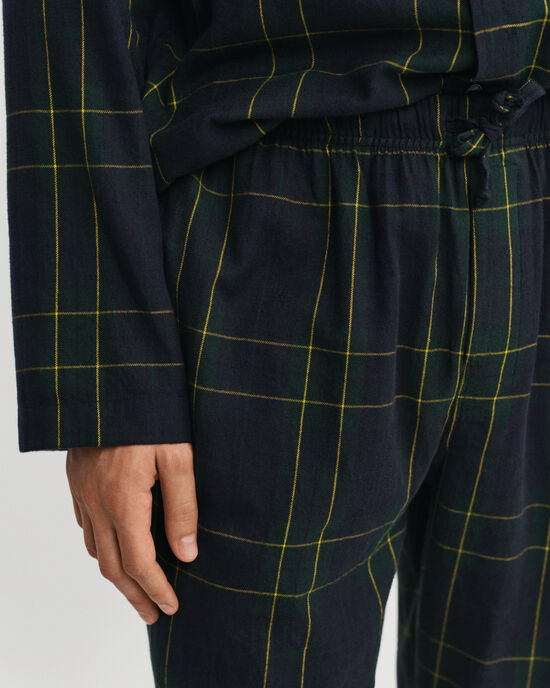 Caja de regalo con pijama de franela a cuadros