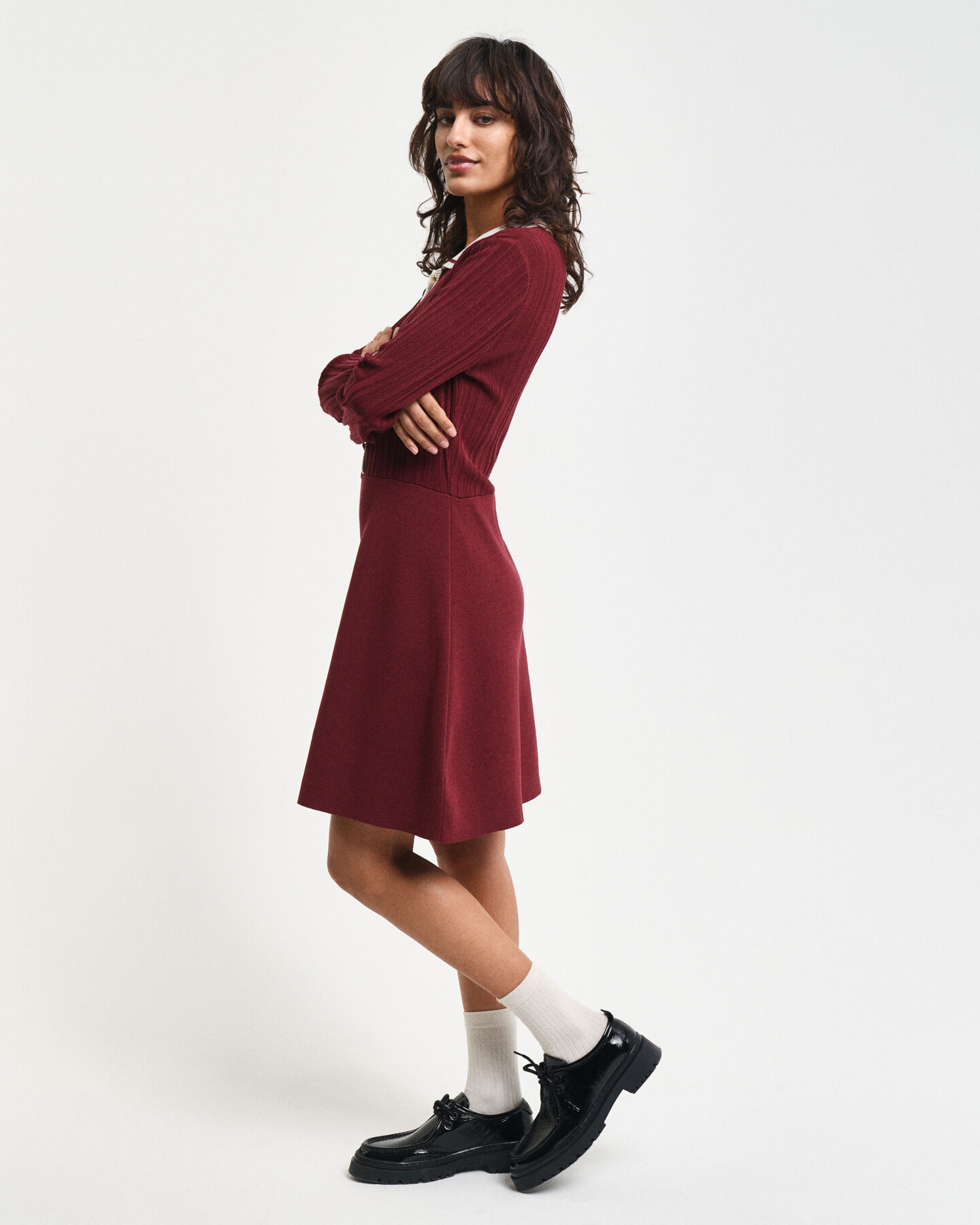 Vestido de punto con canal&eacute; en contraste