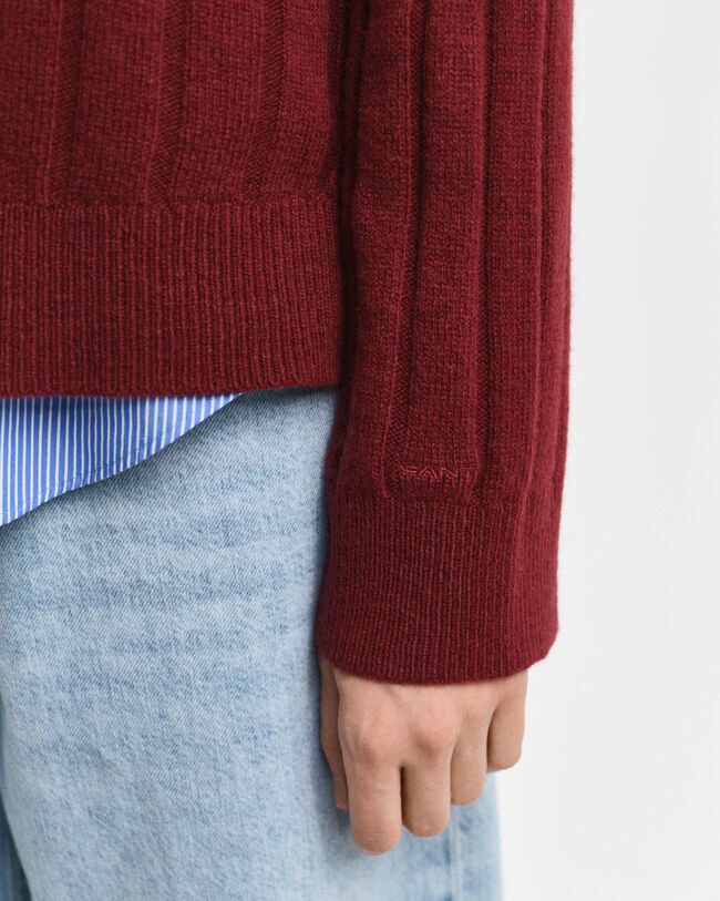 Jersey de lana con cuello de pico y canal&eacute; ancho