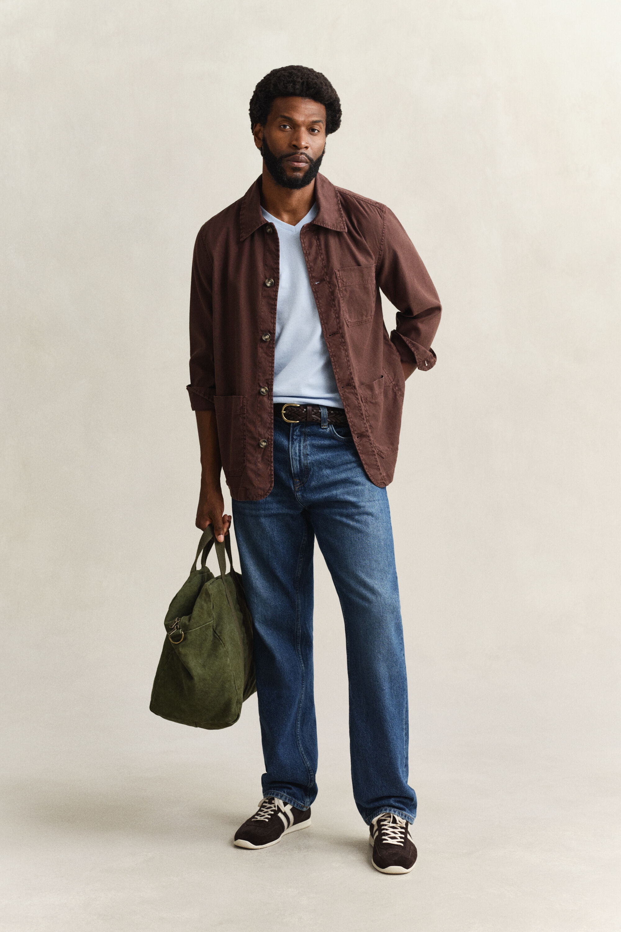 Camiseta Slim Fit Shield con cuello de pico