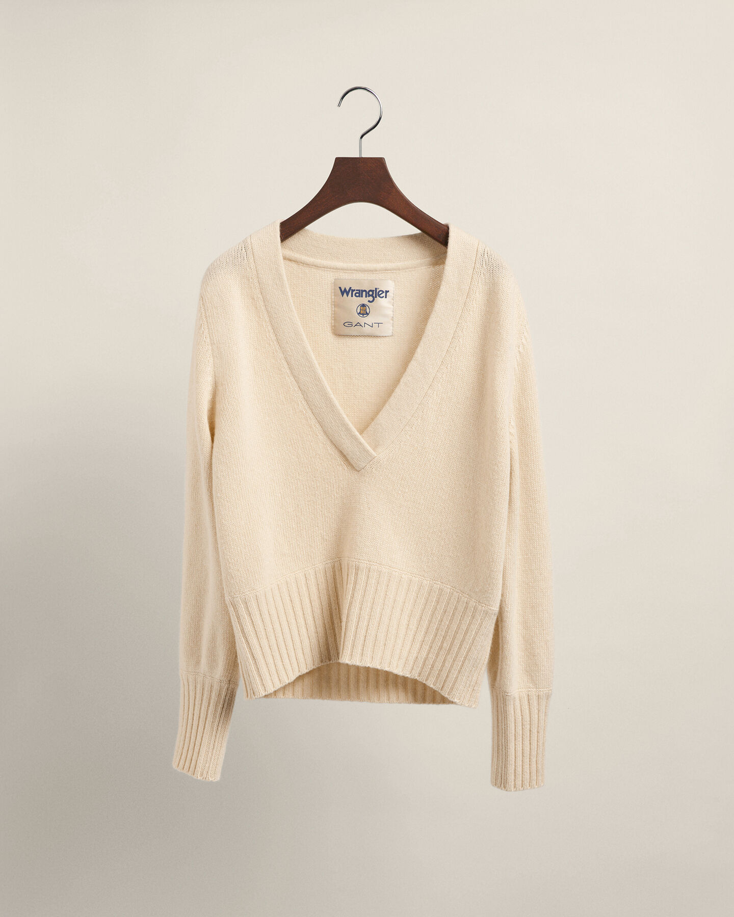 Jersey de cuello de pico Wrangler x GANT Varsity en mezcla de cachemir