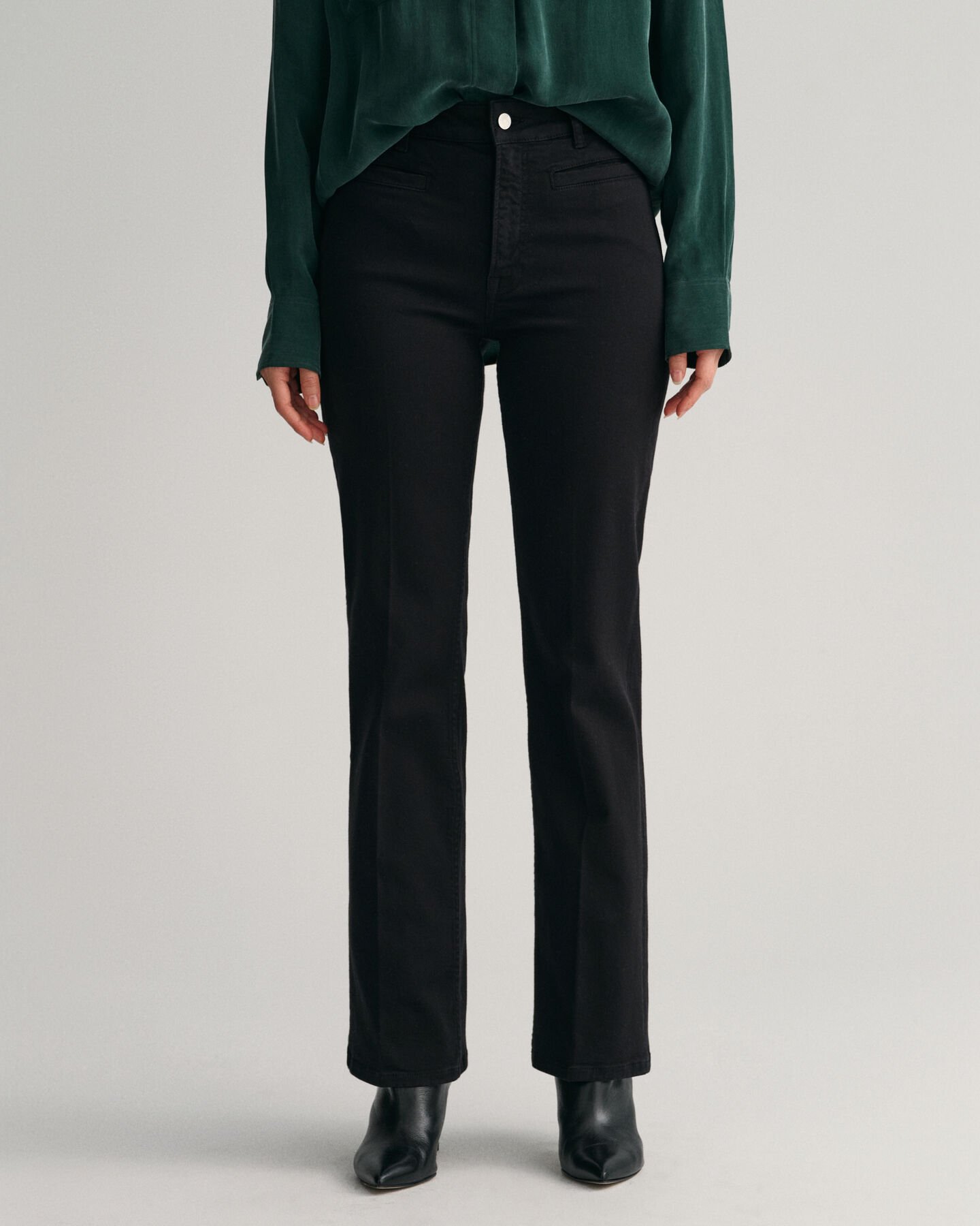 Vaqueros acampanados de color