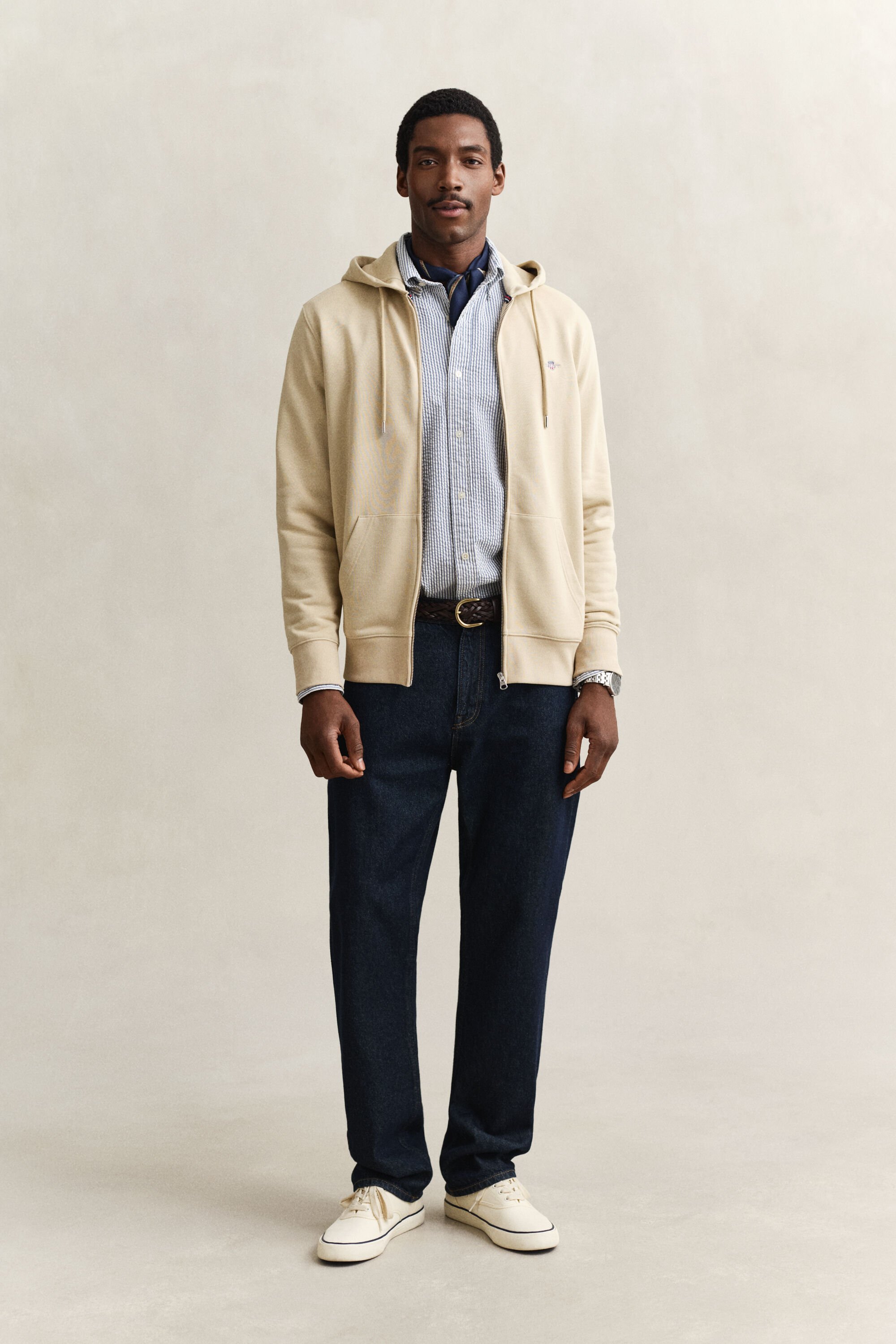 Sudadera con capucha y cremallera Shield