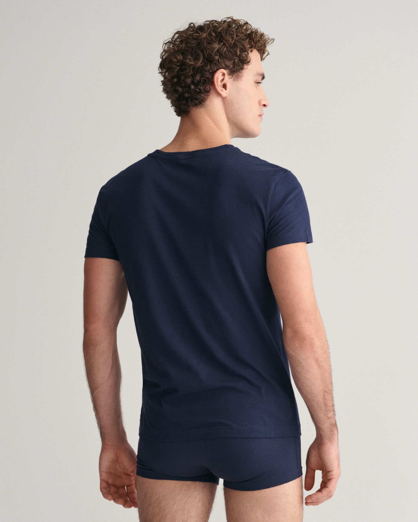 Paquete de dos camisetas de cuello de pico