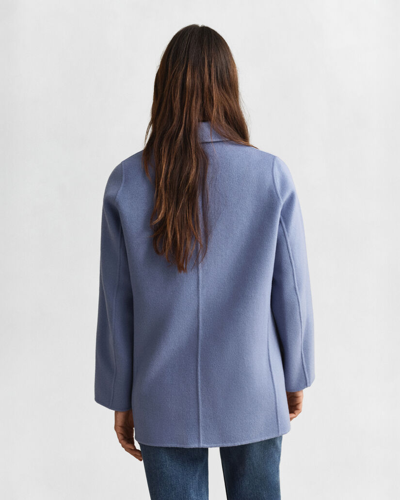 Chaquetón con detalle cosido a mano