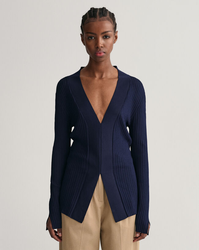 Blusa de manga larga, cuello de pico y canal&eacute;