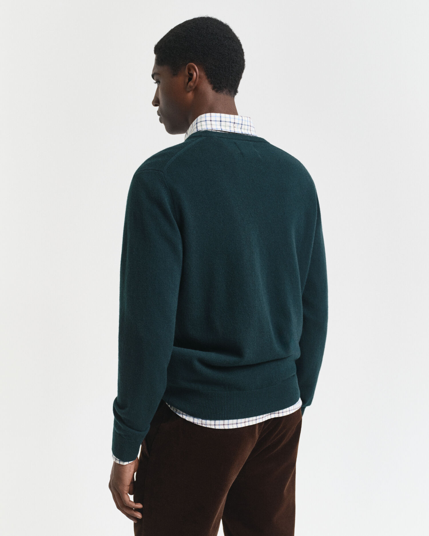 Jersey de cuello de pico en lana de oveja muy fina