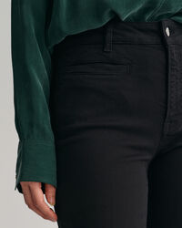 Vaqueros acampanados de color