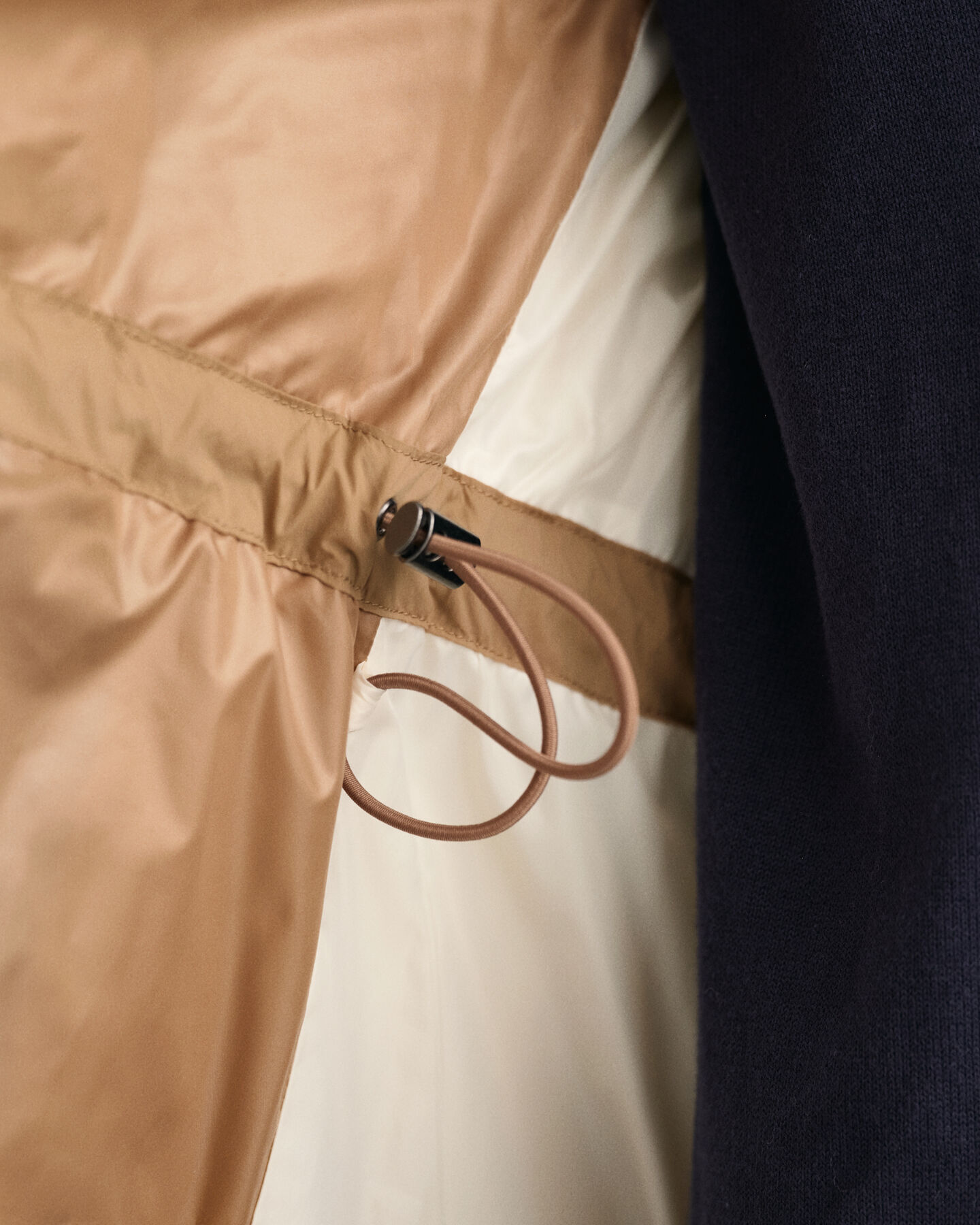 Chaqueta de plumón de largo medio