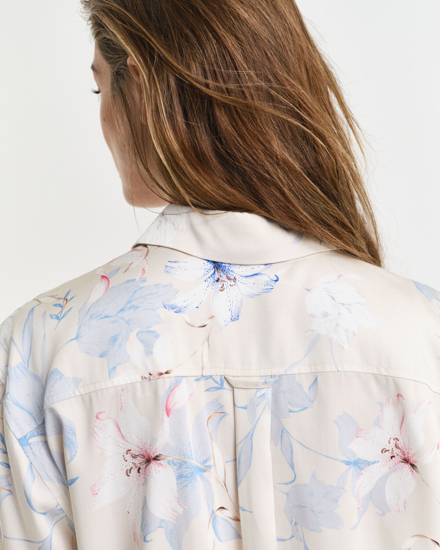 Camisa Regular Fit de manga corta con estampado de flores