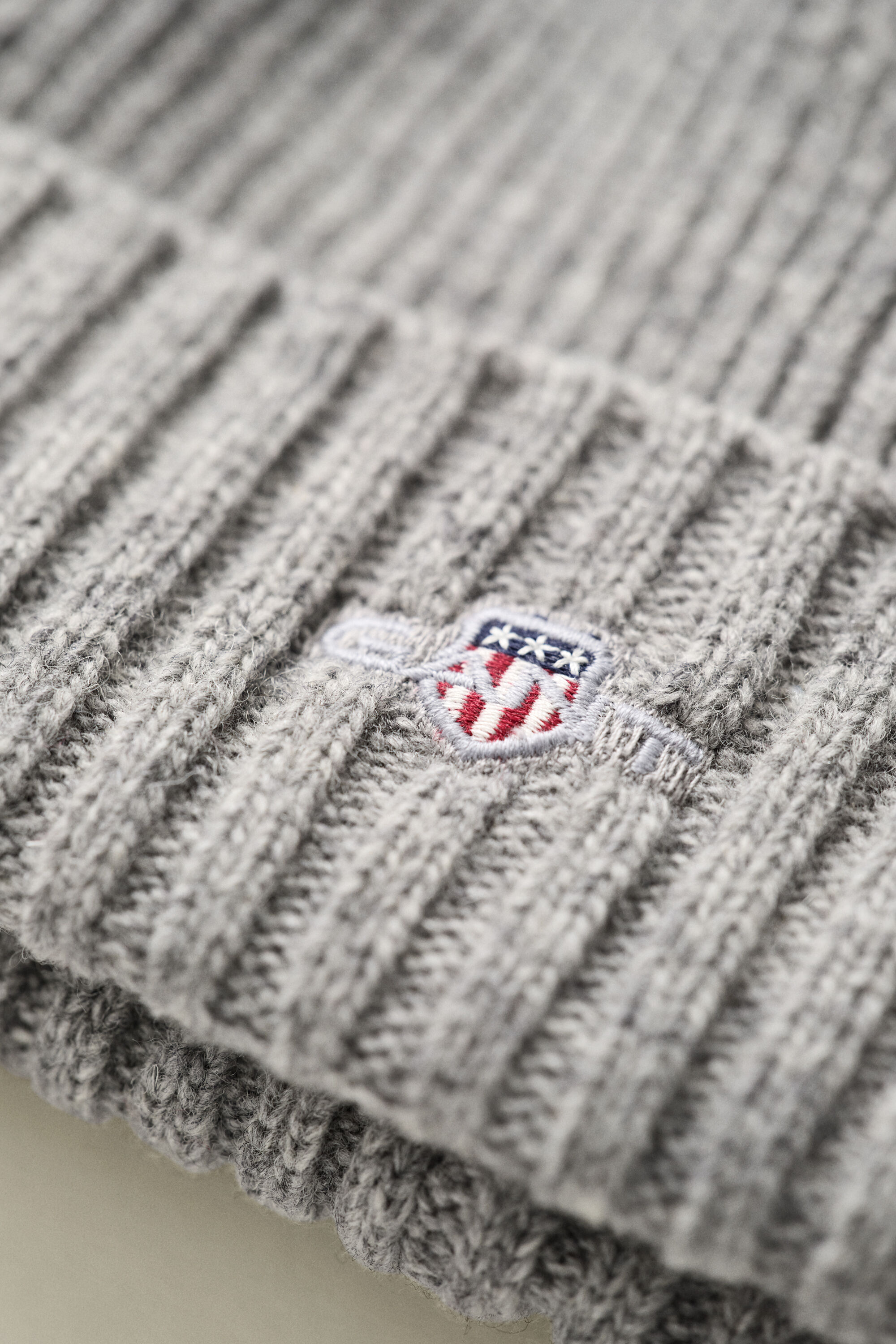 Gorro de lana Shield