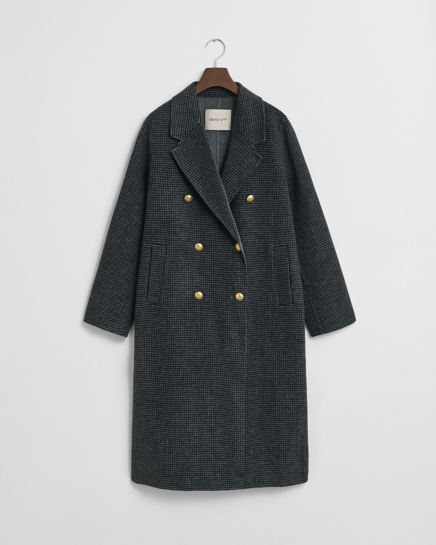 Abrigo de cuadros cosido a mano