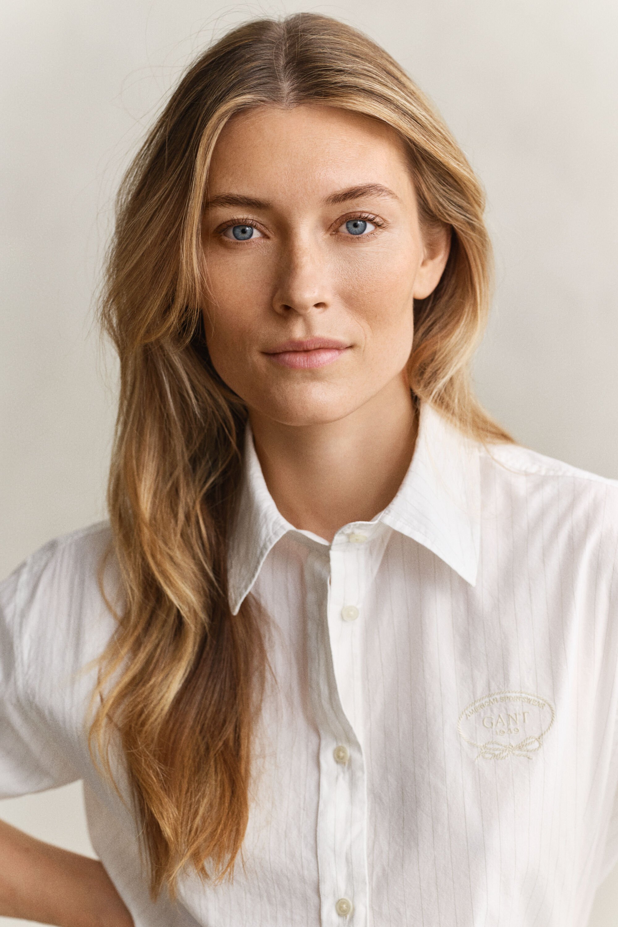 Camisa de rayas con bordado