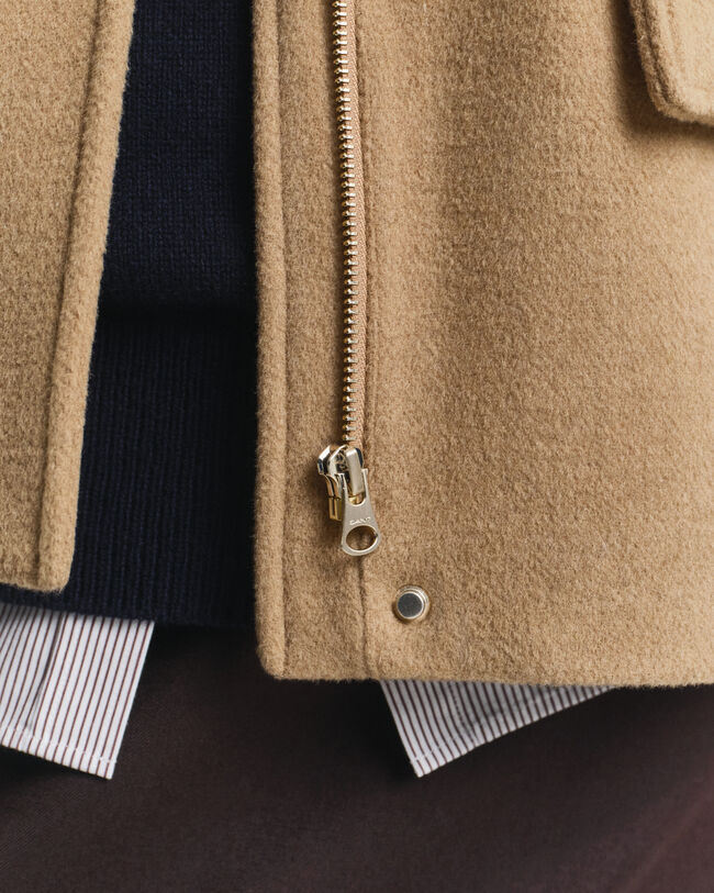 Chaqueta corta de lana con cremallera