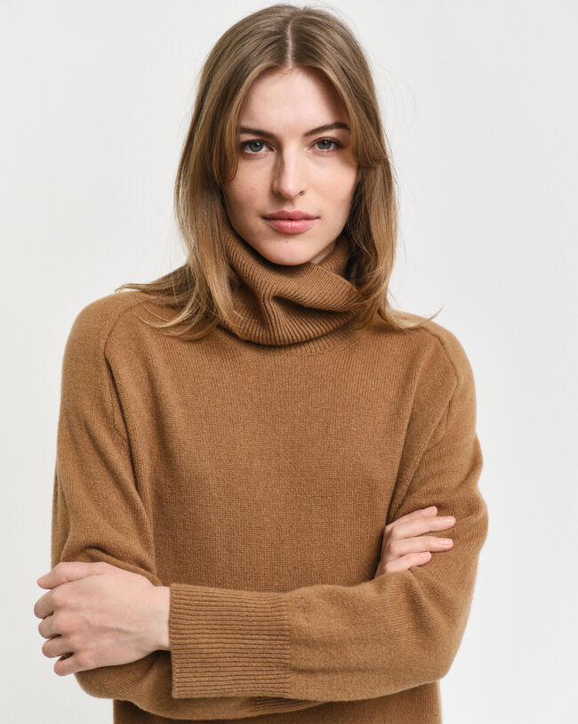 Vestido de cuello de cisne con detalle de espiga