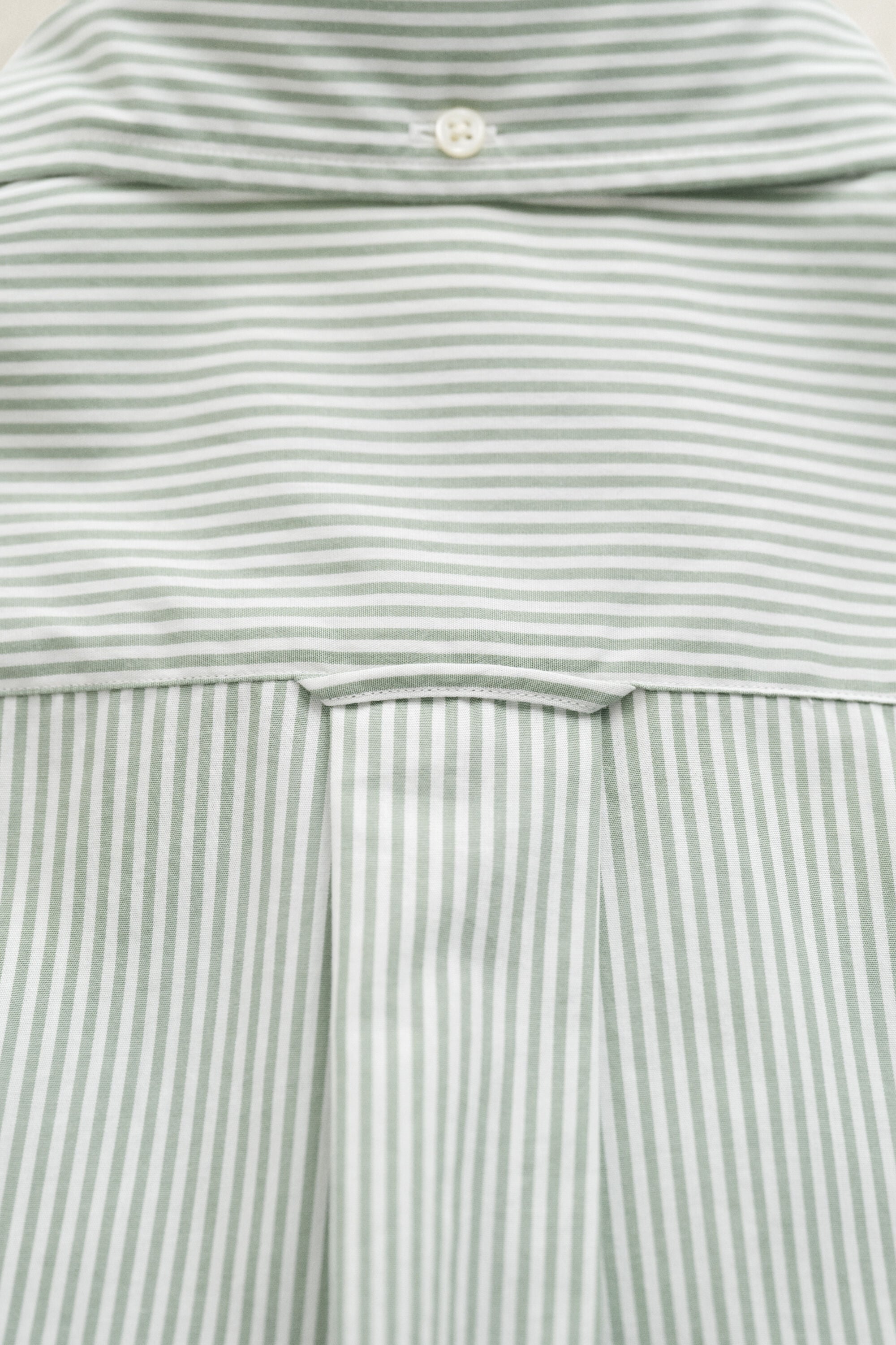 Camisa clásica de popelina de rayas finas