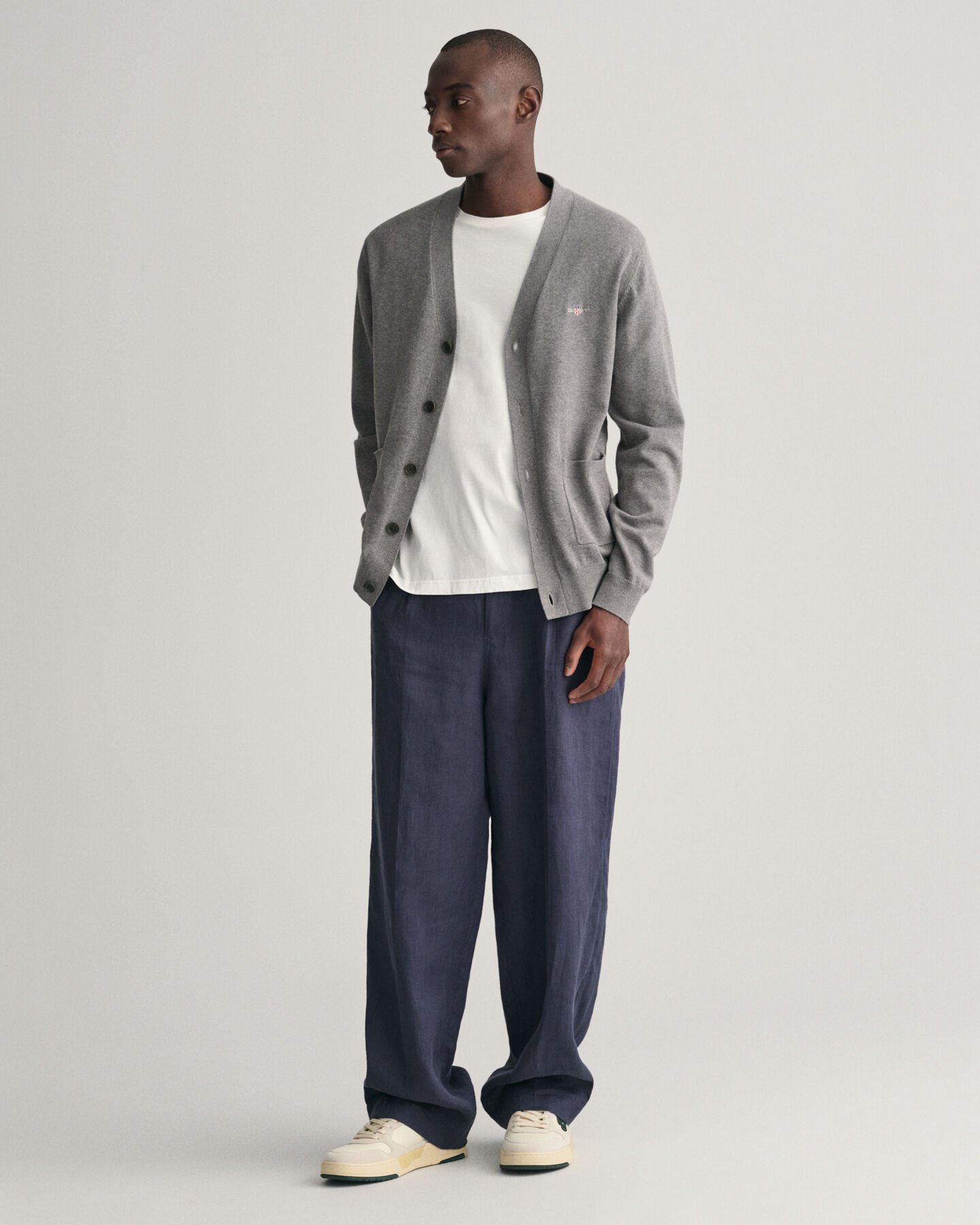 Cárdigan clásico de algodón con cuello de pico