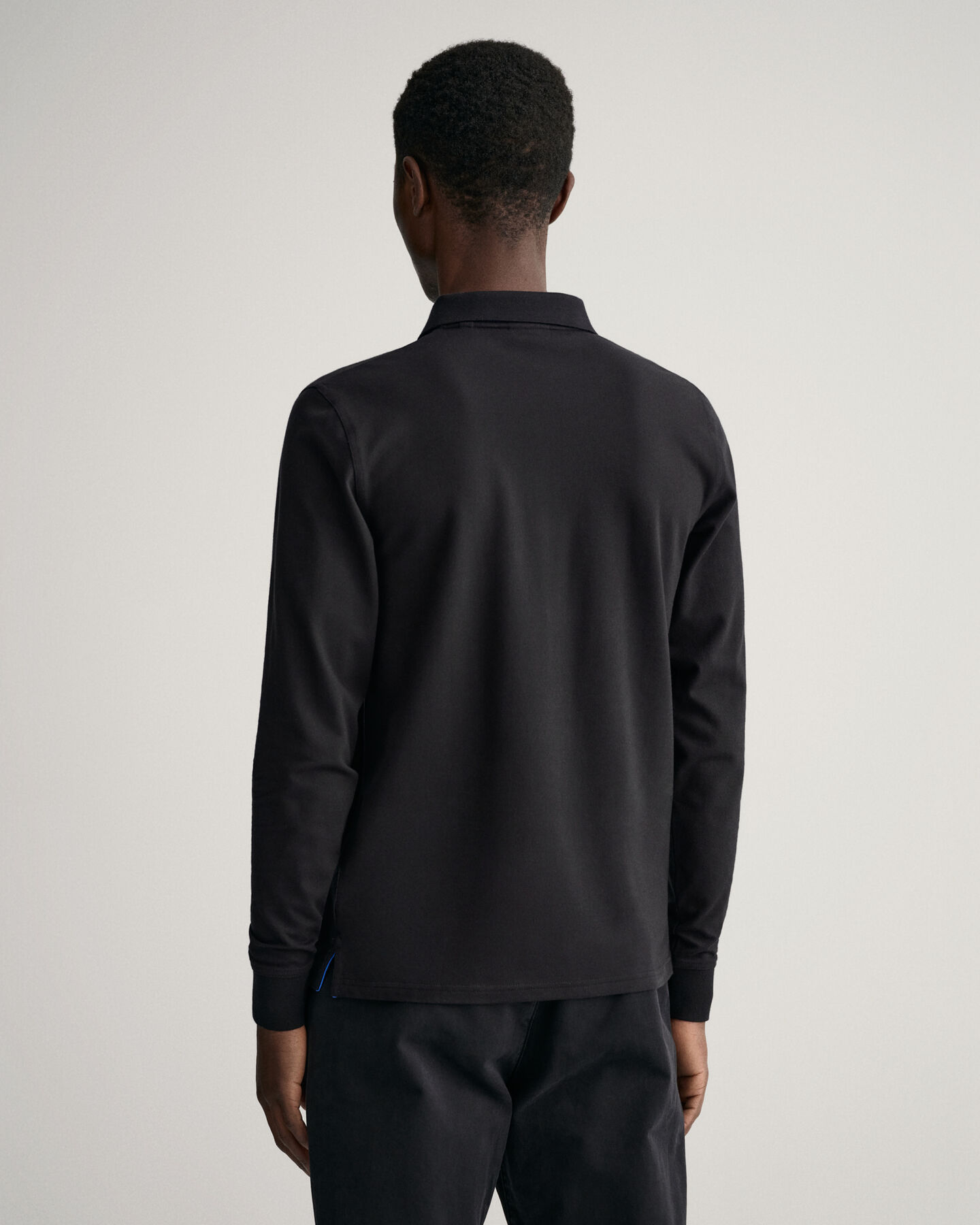 Rugger de piqu&eacute; y manga larga con cuello en contraste