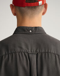 Camisa Relaxed Fit de lyocell te&ntilde;ida en prenda