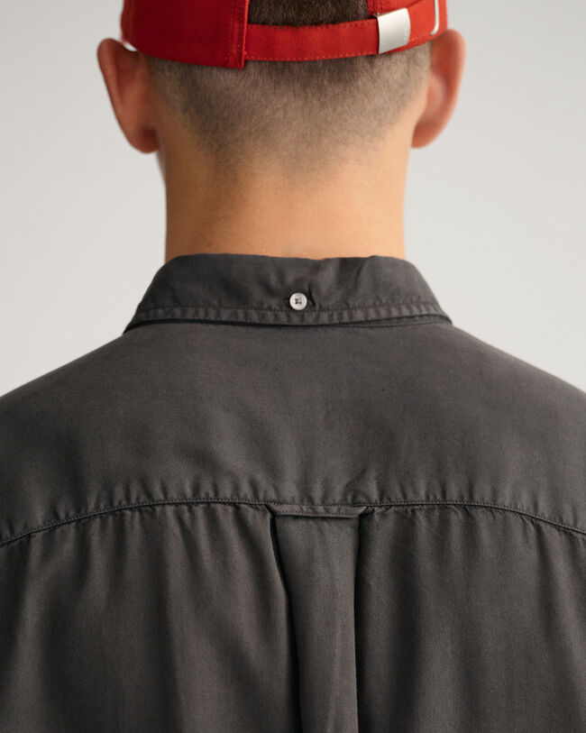 Camisa Relaxed Fit de lyocell te&ntilde;ida en prenda