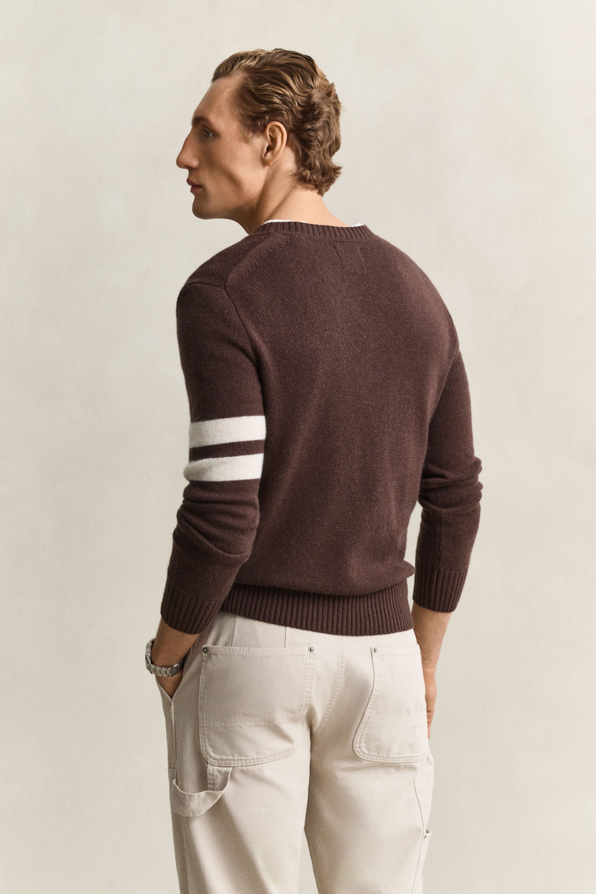 Jersey de cachemir a rayas con cuello de pico