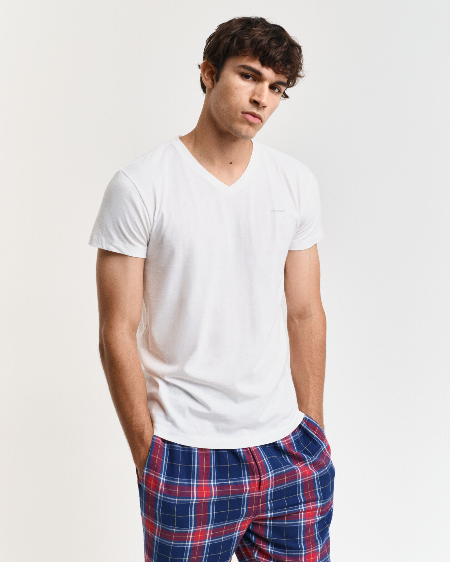 Paquete de dos camisetas de cuello de pico