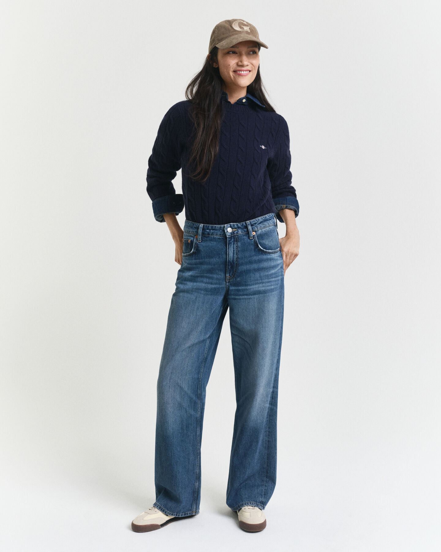 Jersey de cuello redondo y punto de ochos en lana de oveja