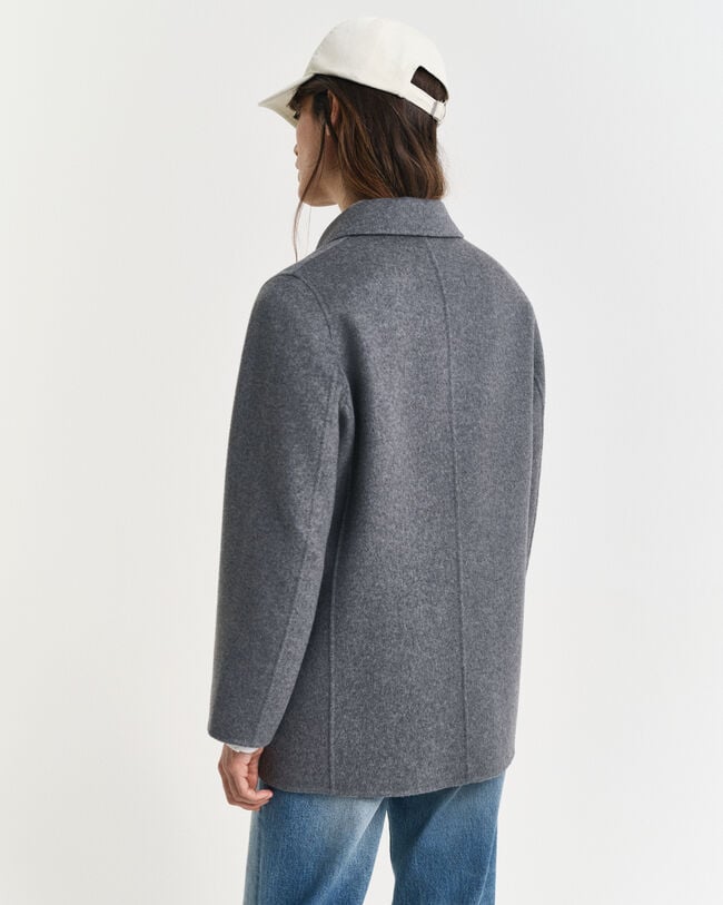 Chaquetón con detalle cosido a mano