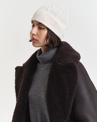 Gorro de lana en punto de ochos