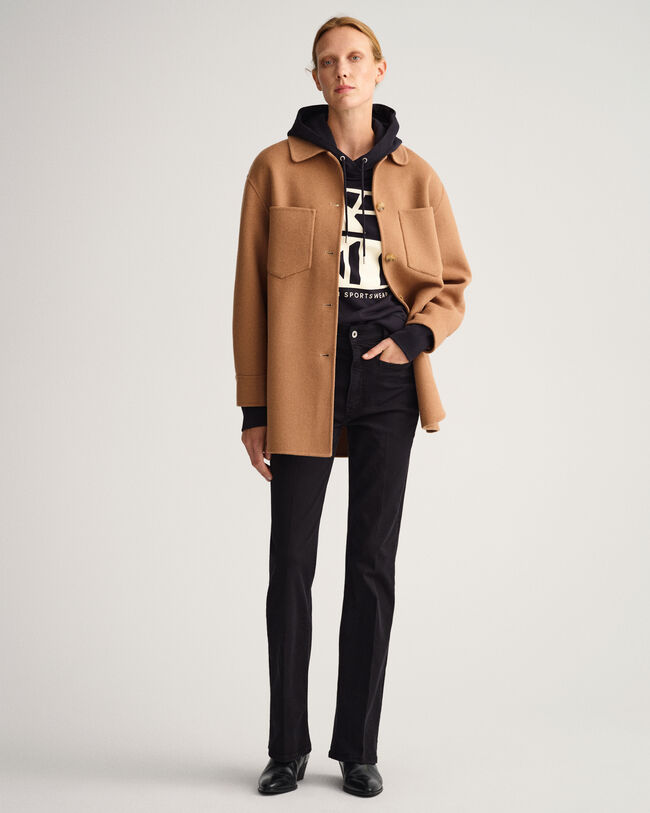 Sobrecamisa cosida a mano