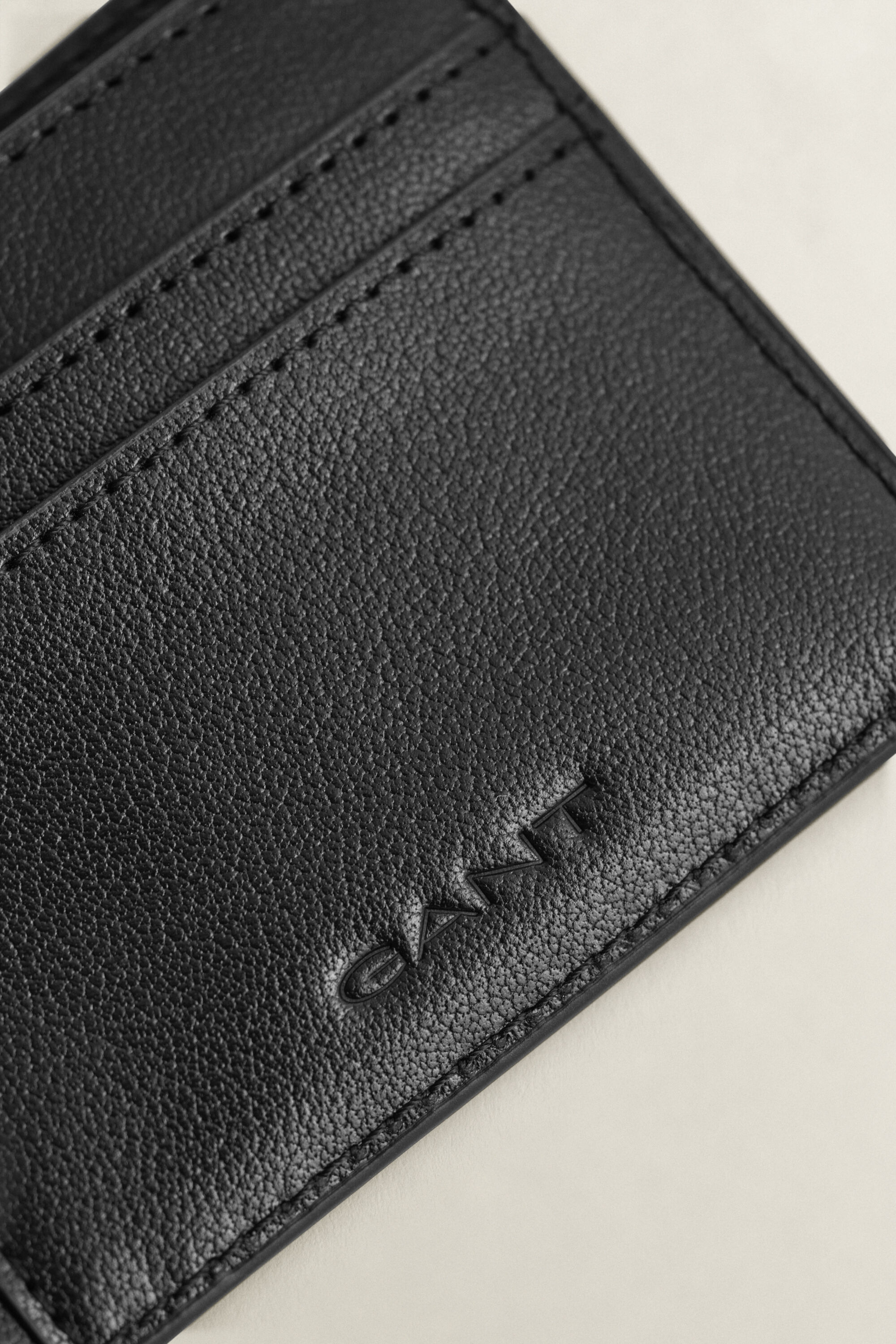 Cartera plegable de piel