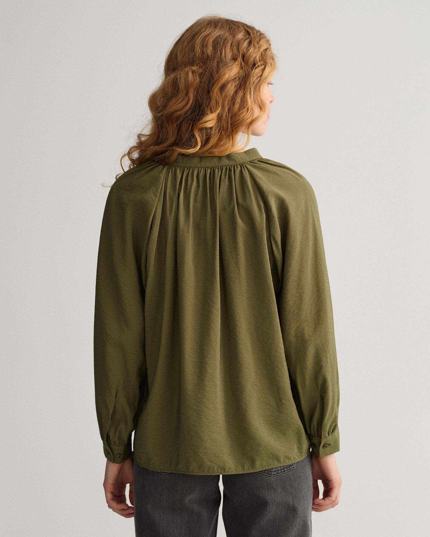 Blusa con cuello recto