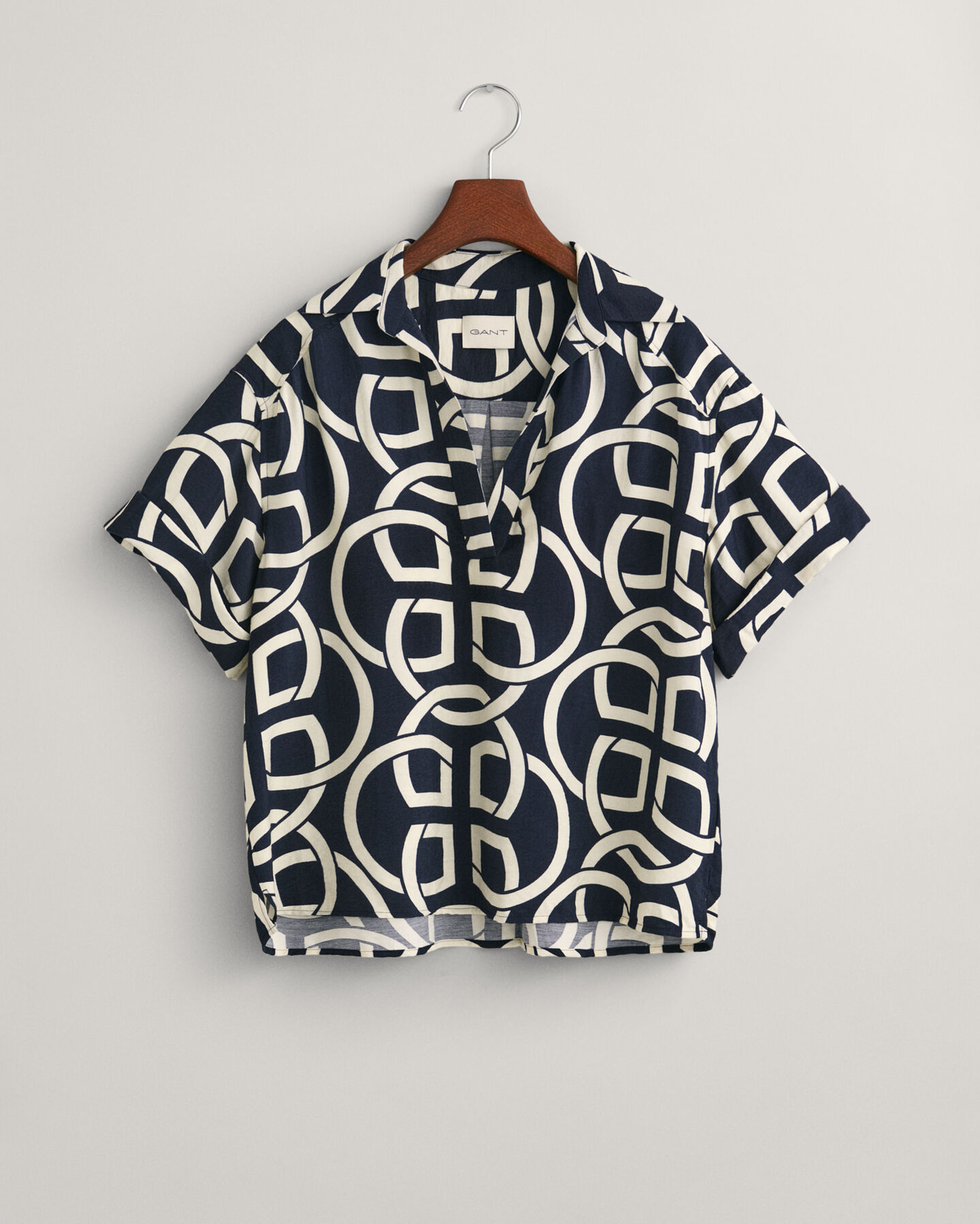 Camisa Relaxed Fit Popover de manga corta con estampado Monogram