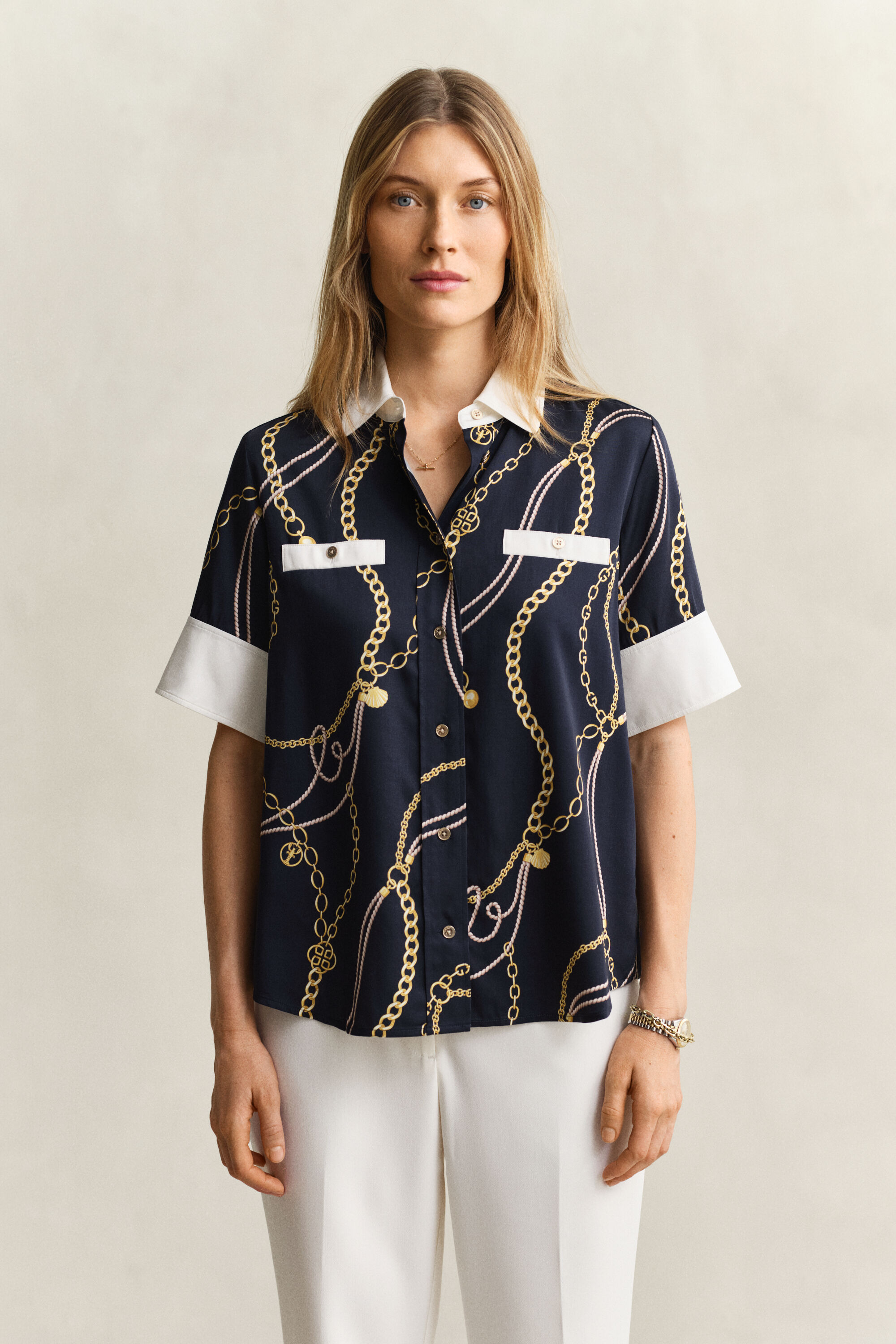 Blusa con diseño en contraste