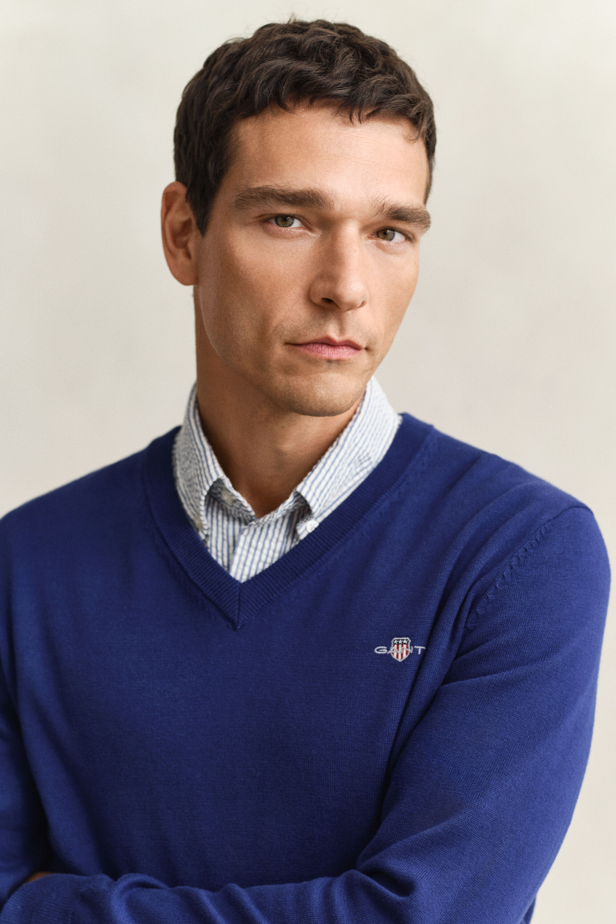 Jersey clásico de algodón con cuello de pico