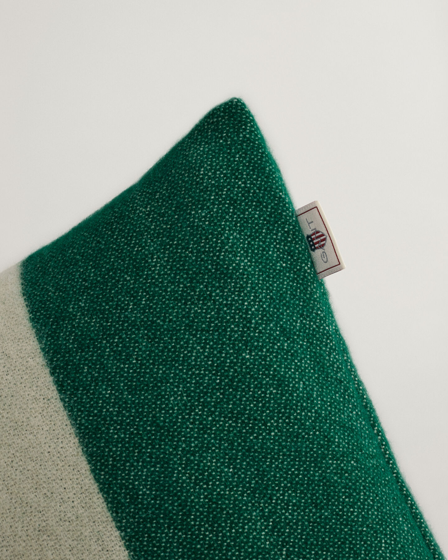 Cojín de lana a rayas