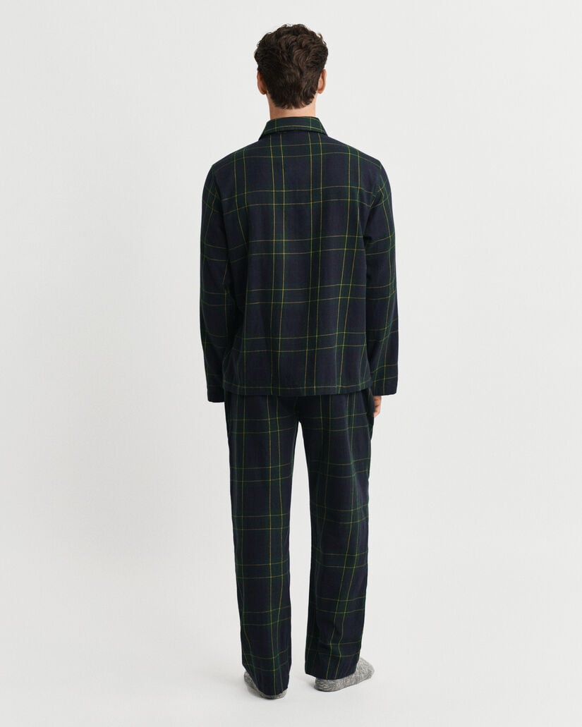 Caja de regalo con pijama de franela a cuadros