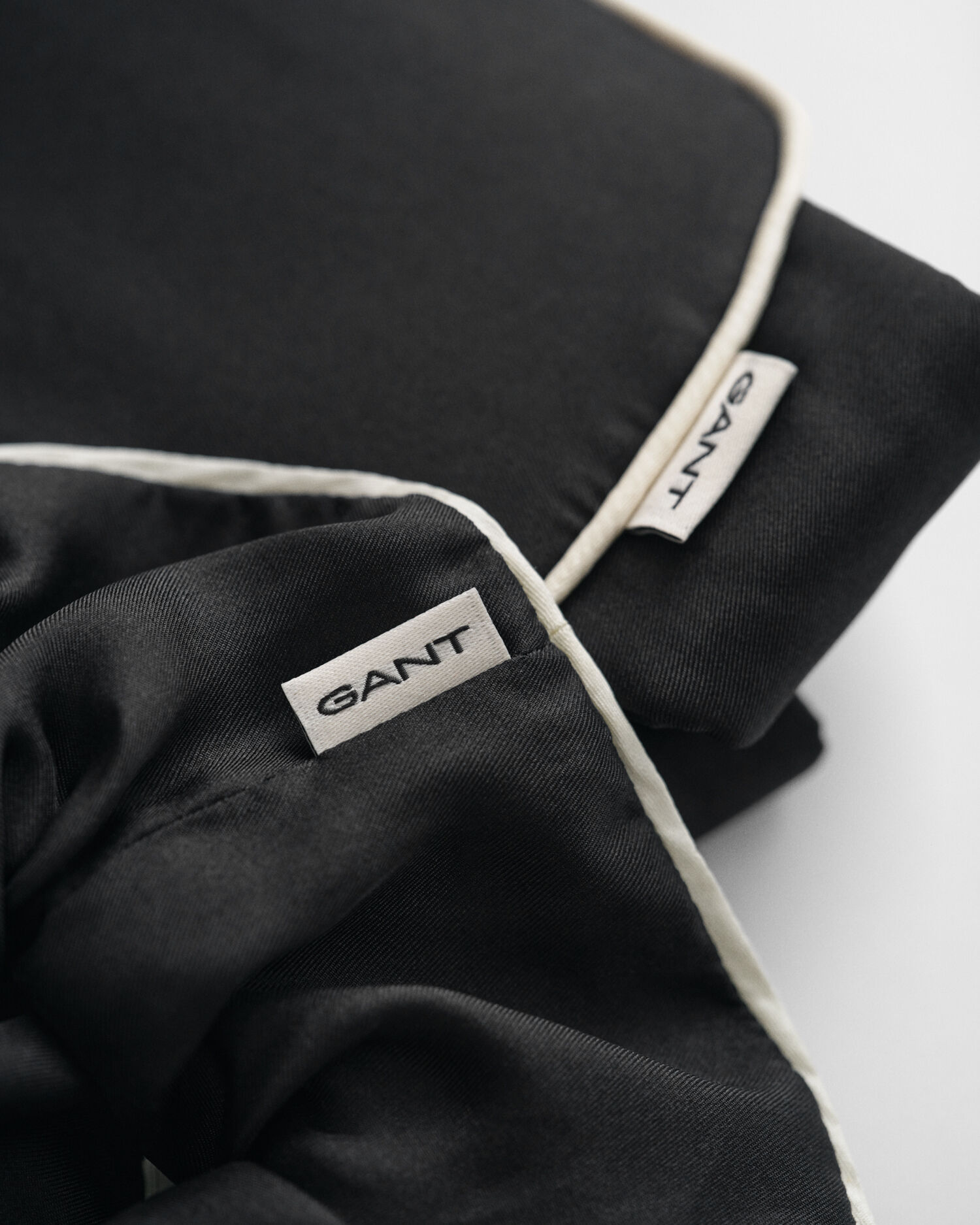 Set de regalo con coletero y antifaz para dormir en seda